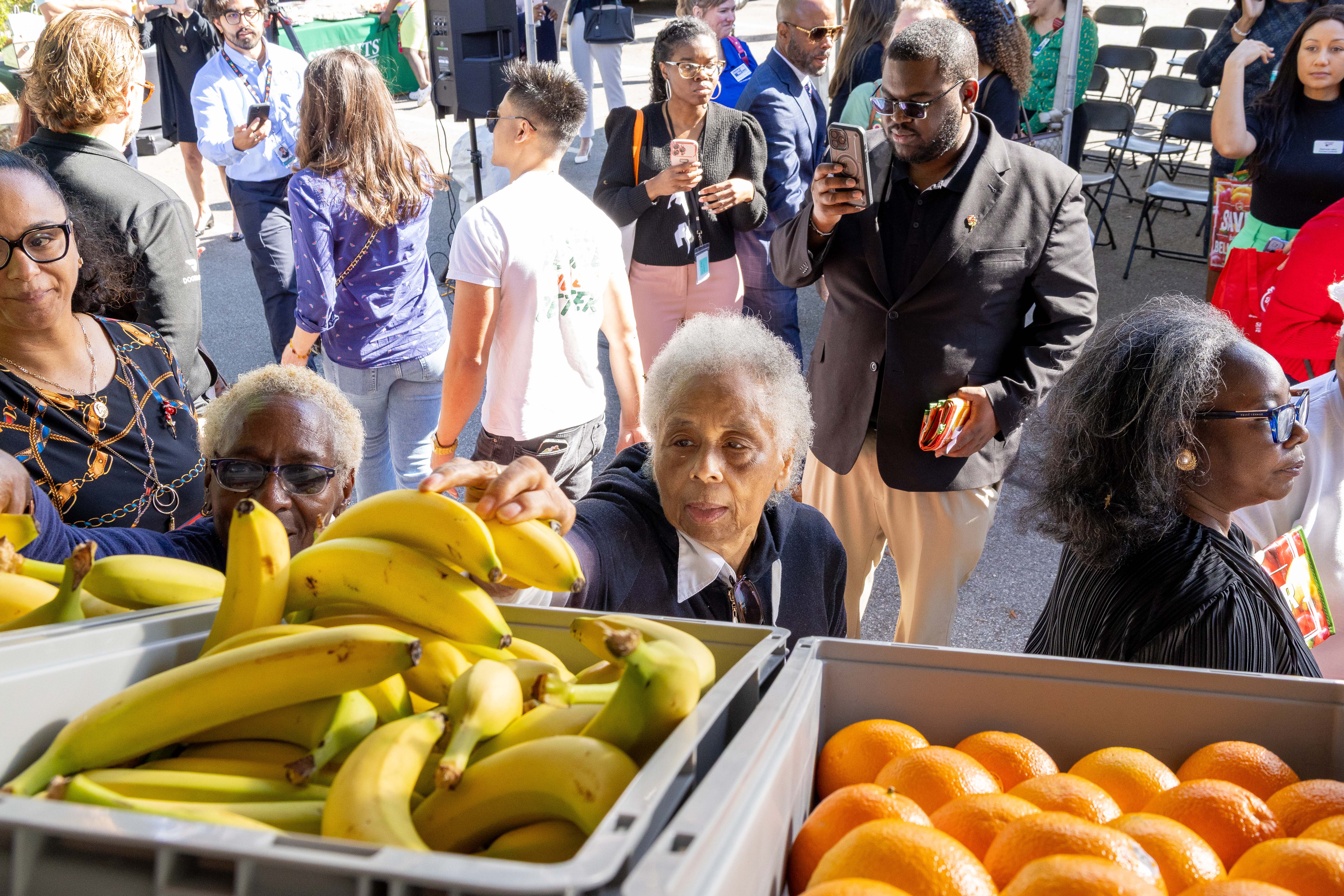 Mobile Market Unveiling 6